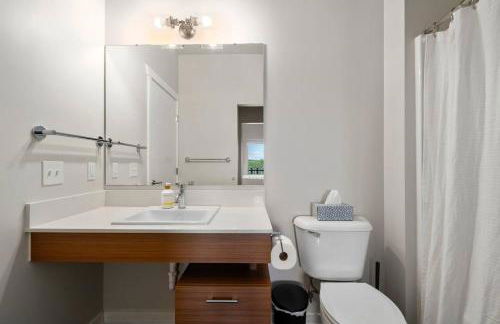 Downtown Birdseye View AC 85" TV Balcony - Photo 22