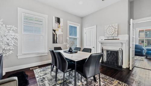 West High 3BR Private Backyard Petersburg Gem - Foto 2