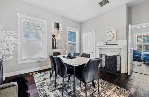 West High 3BR Private Backyard Petersburg Gem - Foto 2