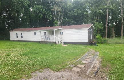 Cozy 3BR cabin with AC and Wi-Fi Fully Fenced - Photo 2