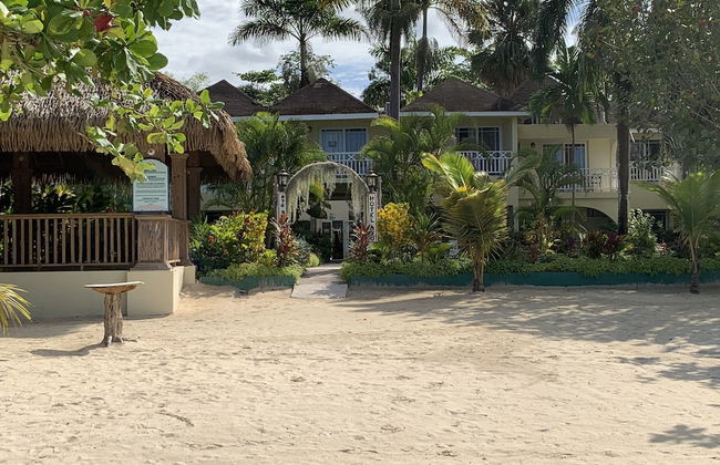 King Suite at Oceanview Resort in Jamaica - Enjoy 7 Miles Of White Sand Beach! 1 Bedroom Villa by RedAwning - Photo 8