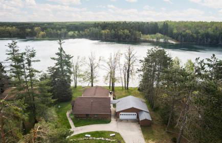 Lake Front ~ Firepit ~ Kayaks ~ SUPs ~ Yard Games - Foto 7