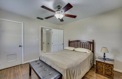 Pool and Game Room Waterfront Harlingen Home - Foto 34