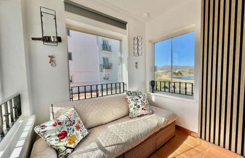 Stunning front line apartment with golf and mountains view - Foto 13