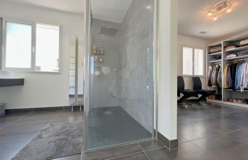 Villa d'architecte avec piscine chauffée, 4 chambres, à 30 mn Gruissan plage - Foto 10