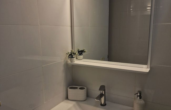 2 Bed parking gated modern - Photo 13