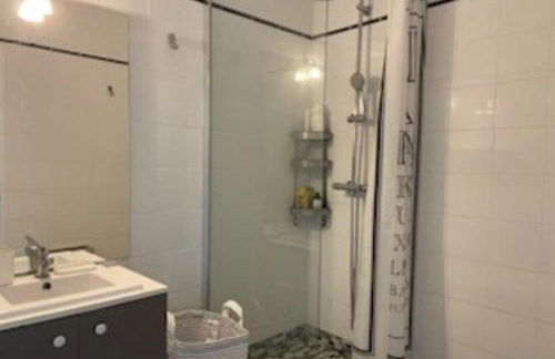 Spacious T3 with balcony - close to town center - Photo 23