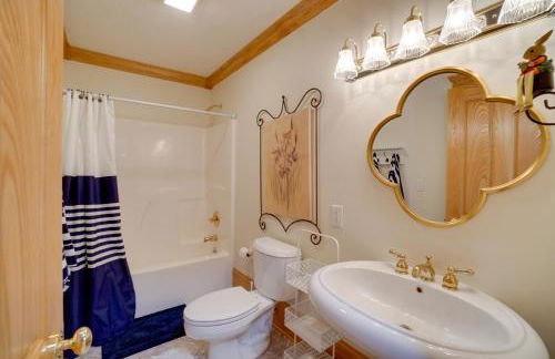 Spacious McArthur Home Private Hot Tub and Pond! - Photo 23