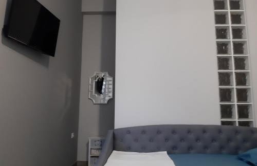 Soula's Sunshine Blue Apartment - Photo 8