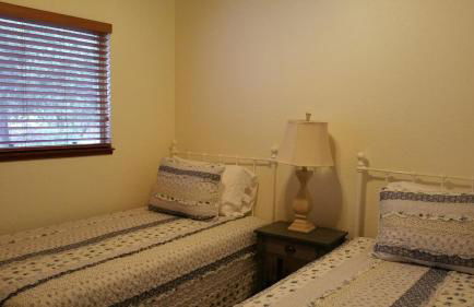 Lovely Mountain Lake Chalet by Yosemite: Equipped! - Foto 8