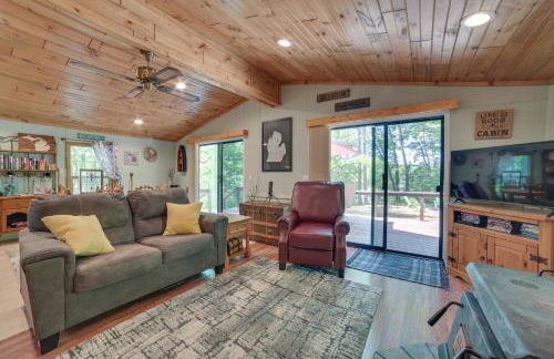 Rose City Cabin with Fire Pit and Lake Access - Foto 4