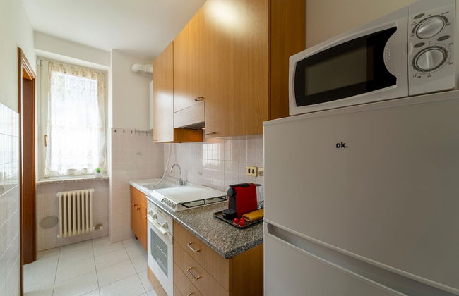 Scarlet Apartment with Garden - Photo 7