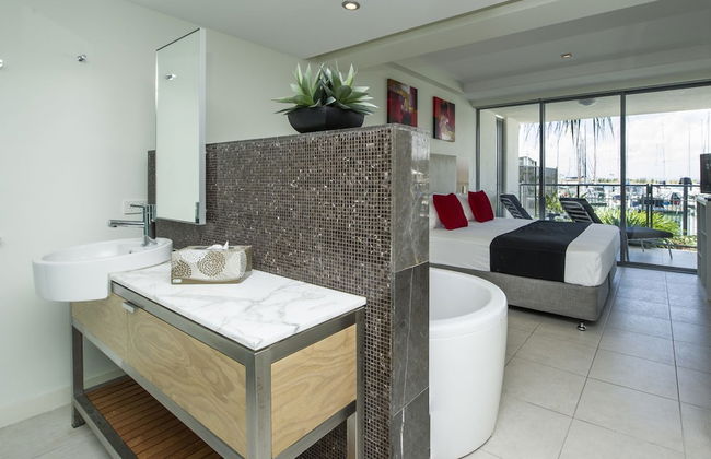 Blue on Blue Apartment 914 - Photo 5