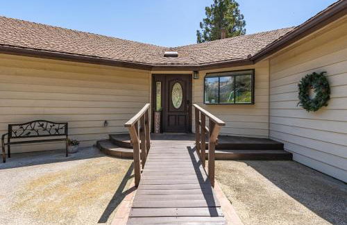 Secluded Mtn Top Family Haven w/Views Spa & Arcade - Photo 7