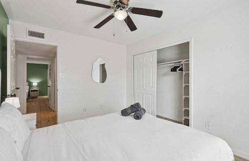 Charming 3Bd 2Ba Home with Private Pool - Foto 16