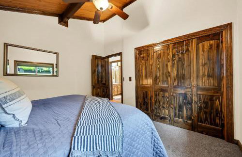 Chalet Seraphina - Cozy Pet Friendly Hot tub - Photo 35