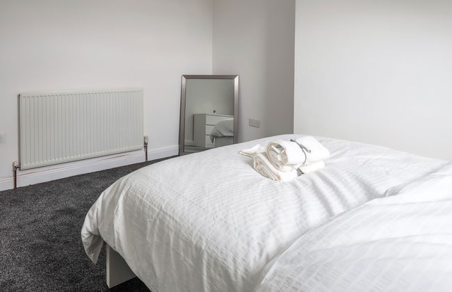 Spacious 4 Bed House in Birmingham, Suitable for Contractors - Photo 7