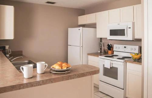 Enjoy mini golf, arcade games, and pools with Family in 2BD Orlando condo - Foto 18