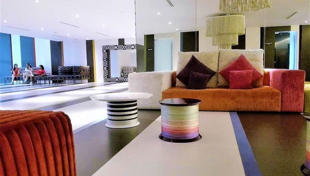 Coin salon dans le hall