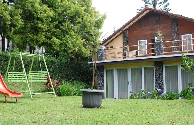 Villa ChavaMinerva Istana Bunga-Lembang - Photo 18