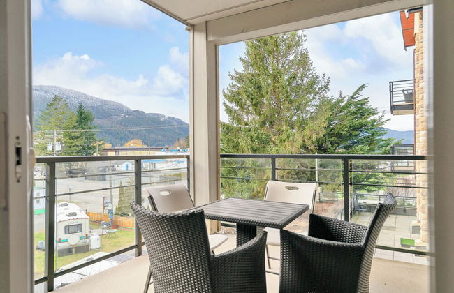 Elevated Escapes 2BR Suite Overlooking Lake - Foto 25