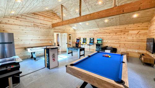 Log Cabin w/ pool, spa, game room, sleeps 20 - Foto 3