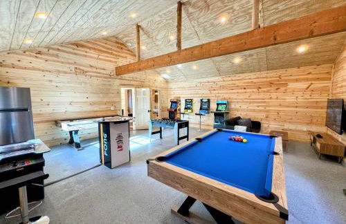Log Cabin w/ pool, spa, game room, sleeps 20 - Foto 3