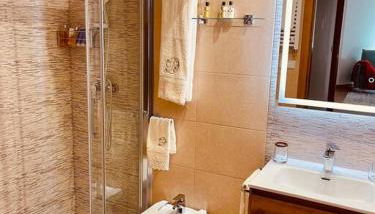 Apartamento céntrico y de diseño con parking - Foto 3, towels, Shower