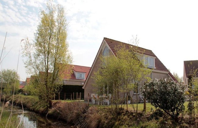 Appealing Bungalow With Garden - Photo 62