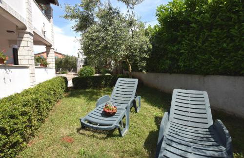 Lovable Apartment, Pool With Deckchairs, Fenced Garden With Grill, Wifi and Airco - Foto 38