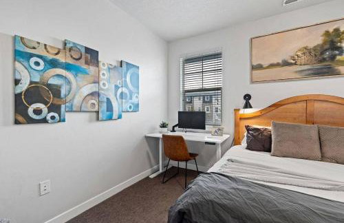 Spacious 2-Story, Pet&Fam Friendly, WFH, Gym&Pool - Foto 20