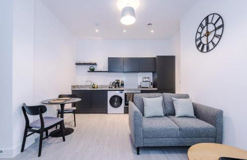 Modern 1BR Apartment in Central Warrington - Foto 1