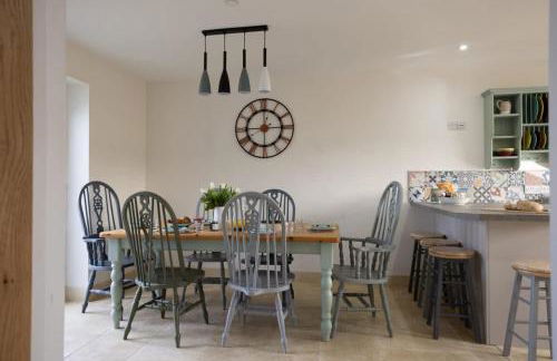 Family Country Cottage with Stunning Mountain View sleeps 12 - Foto 12