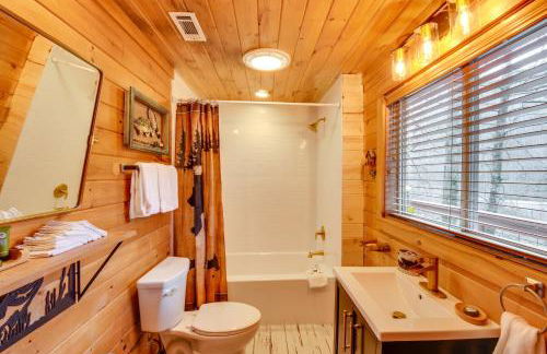 Hot Tub and Fire Pit Riverfront Helen Cabin - Foto 14