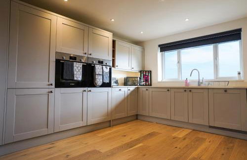 Moonlight Lodge - 4 bedroom Barn with Hot Tub! - Foto 67