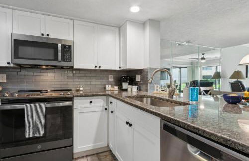 Amelia Surf and Racquet Club Condo - 1st Floor Ocean View - Pools - Tennis Courts - Sleeps 4 - Foto 2