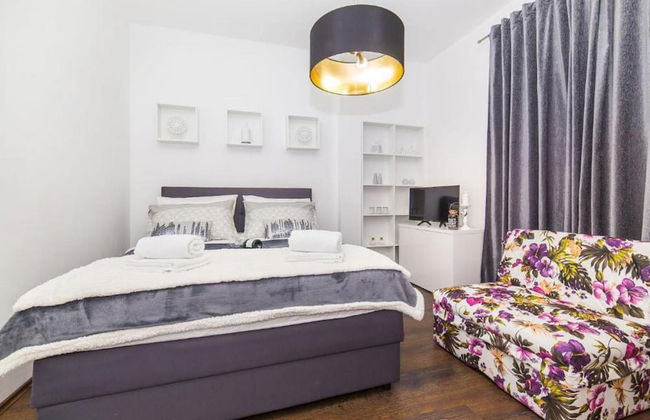 Charming Villa With Outdoor Pool, Bbq, and Sun Deck in Tranquil Kaštela Area - Foto 1