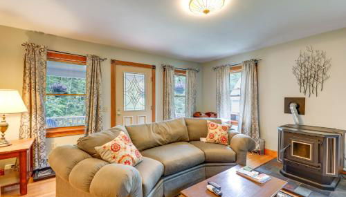 Meriden Village of Plainfield Home with Backyard - Foto 5