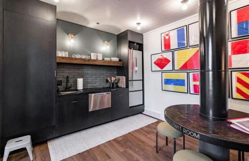 Riverfront Retreat - 2 Units - 3BR - Free Parking - Foto 9