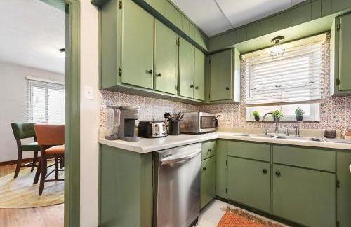 Cozy 3-bedroom family home - sleeps 8, great coffee - Foto 6