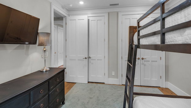 4 Minutes to Beach + Community Pool ~ Stunning Modern Home for 12 - Foto 3, Habitación