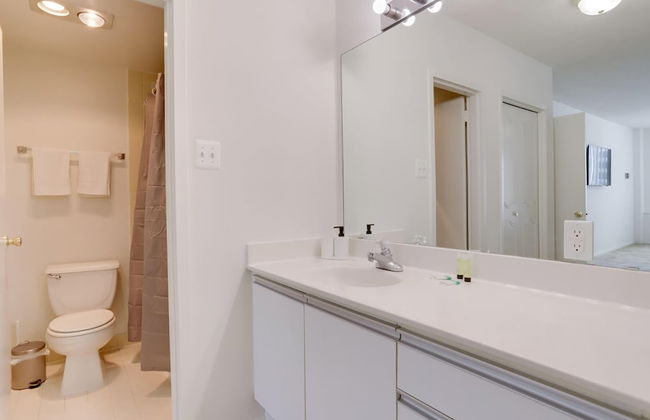 Stylish Comfort Condo in Crystal City - Photo 25