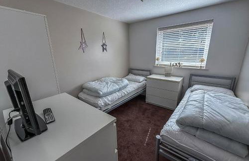 Lovely 5 Berth Bungalow At Waterside Village Park In Corton Ref 14006W - Photo 18