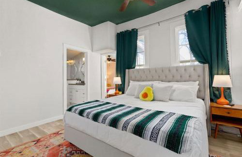 Gorgeous Home with Heated Pool In Downtown! - Foto 21