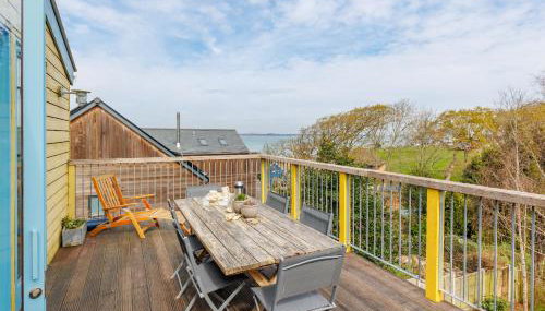 The Deck House - Seafront Upside-Down House with Solent Views, Gurnard - Foto 2