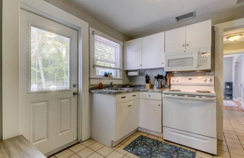 Rare- Downtown 2 bedroom! Family friendly! - Photo 18