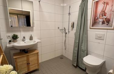 Klinik & Kurpark Parkplatz Barrierefreies Apartment Boxspringbett - Foto 14