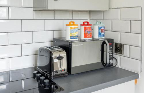 Tettenhall Lodge Studio - Photo 13