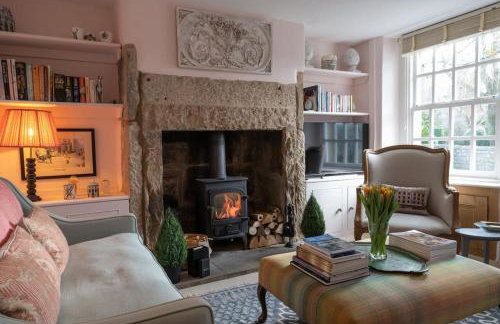 Charming Coates Cottage - Photo 1