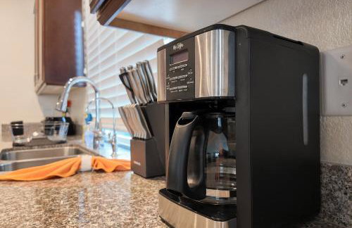 Relaxing Vegas Stay with BBQ & Games - Foto 28